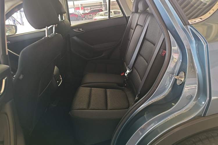 Used Mazda CX-5 2015 2.0L Automatic Two-Wheel Drive Urban Version Left Rear Seat