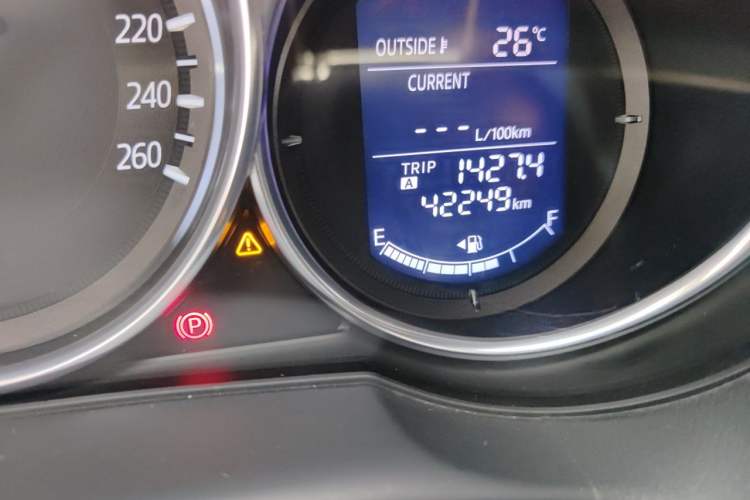 Used Mazda CX-5 2015 2.0L Automatic Two-Wheel Drive Urban Version Odometer Close Up