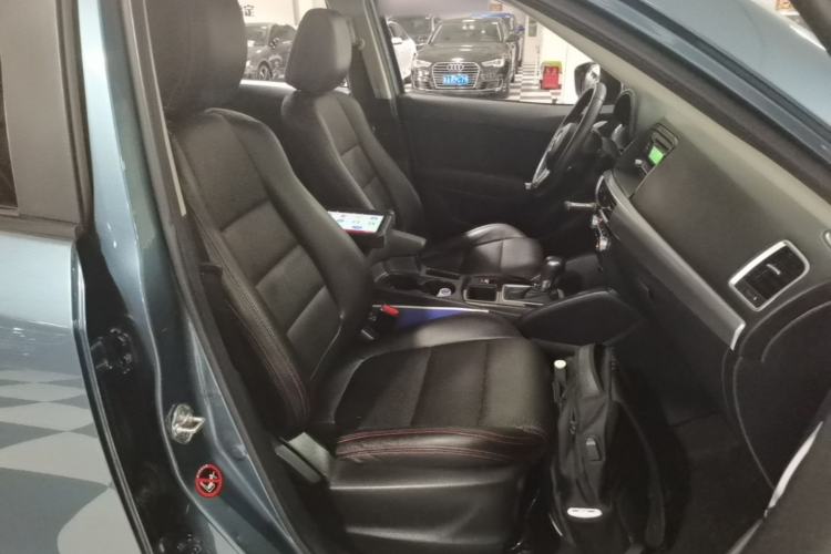 Used Mazda CX-5 2015 2.0L Automatic Two-Wheel Drive Urban Version Right Front Seat
