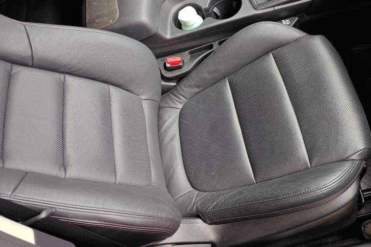Used Mazda CX-5 2015 2.0L Automatic 4x4 Luxury Edition Right Front Seat