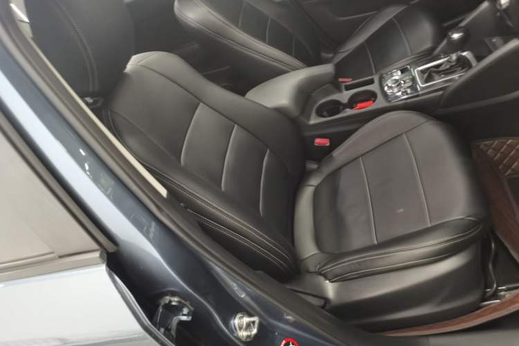 Used Mazda CX-5 2015 2.0L Automatic Two-Wheel Drive Urban Version Right Front Seat