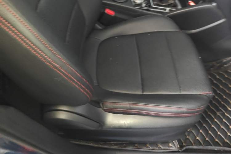 Used Mazda CX-5 2015 2.0L Automatic Two-Wheel Drive Urban Version Right Front Seat