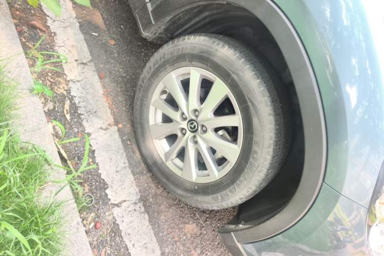 Used Mazda CX-5 2015 2.0L Automatic Two-Wheel Drive Urban Version Right Front Wheel Hub