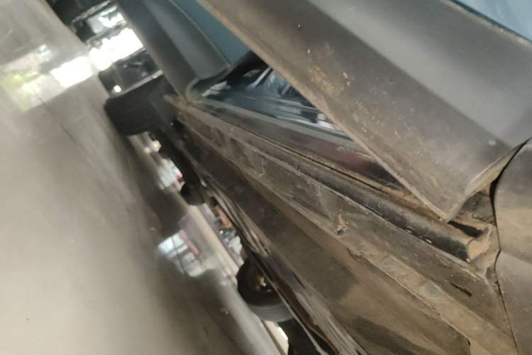 Used Mazda CX-5 2015 2.5L Automatic 4x4 Prestige Edition Right Side Sill