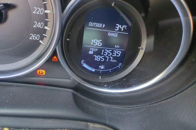 Used Mazda CX-5 2015 2.0L Automatic Two-Wheel Drive Urban Version Odometer Close Up