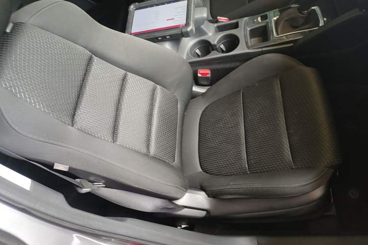 Used Mazda CX-5 2015 2.0L Automatic Two-Wheel Drive Urban Version Right Front Seat