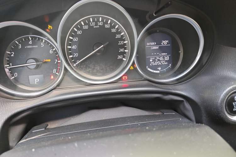 Used Mazda CX-5 2015 2.0L Automatic 4x4 Luxury Edition Odometer Close Up