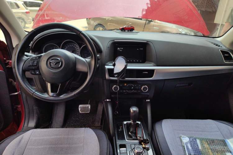 Used Mazda CX-5 2015 2.0L Automatic Two-Wheel Drive Urban Version Center Console