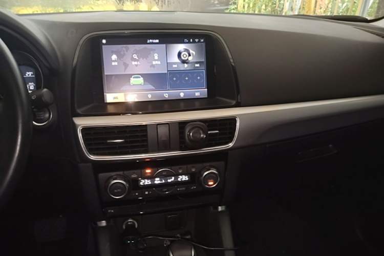 Used Mazda CX-5 2015 2.0L Automatic Two-Wheel Drive Urban Version Center Console