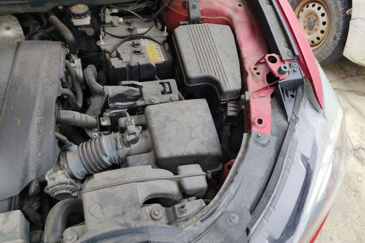 Used Mazda CX-5 2015 2.0L Automatic Two-Wheel Drive Urban Version Engine Bay Left