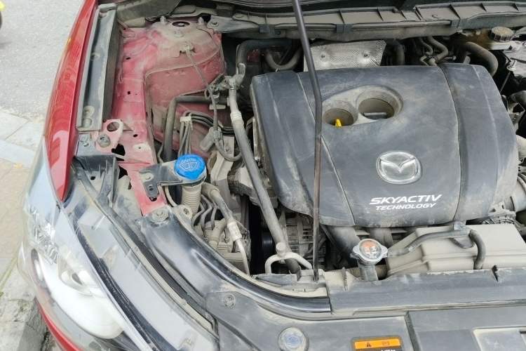 Used Mazda CX-5 2015 2.0L Automatic Two-Wheel Drive Urban Version Engine Bay Right