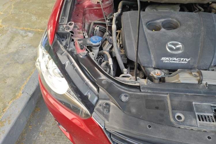 Used Mazda CX-5 2015 2.0L Manual Two-Wheel Drive Comfort Version Engine Bay Right