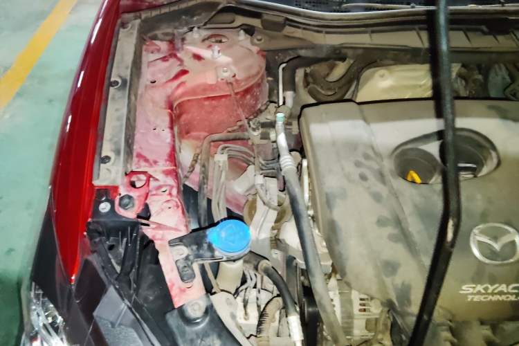 Used Mazda CX-5 2015 2.0L Automatic Two-Wheel Drive Urban Version Engine Bay Right