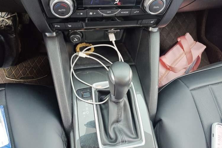 Used Mazda CX-5 2015 2.0L Automatic 4x4 Luxury Edition Gear Lever