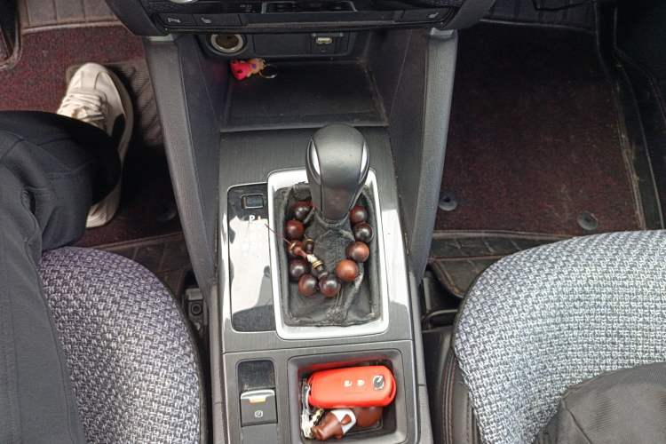 Used Mazda CX-5 2015 2.0L Automatic 4x4 Luxury Edition Gear Lever