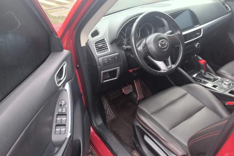 Used Mazda CX-5 2015 2.0L Automatic Two-Wheel Drive Urban Version Interior 2