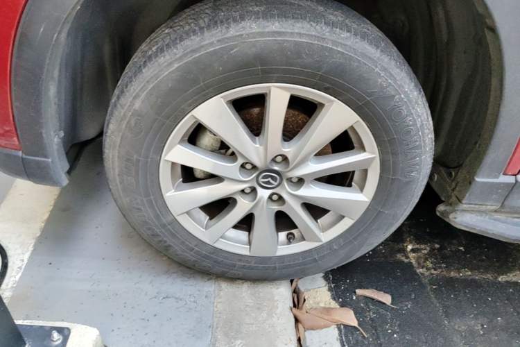 Used Mazda CX-5 2015 2.0L Automatic 4x4 Luxury Edition Left Front Wheel Hub