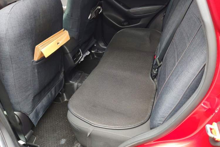 Used Mazda CX-5 2015 2.0L Automatic Two-Wheel Drive Urban Version Left Rear Seat