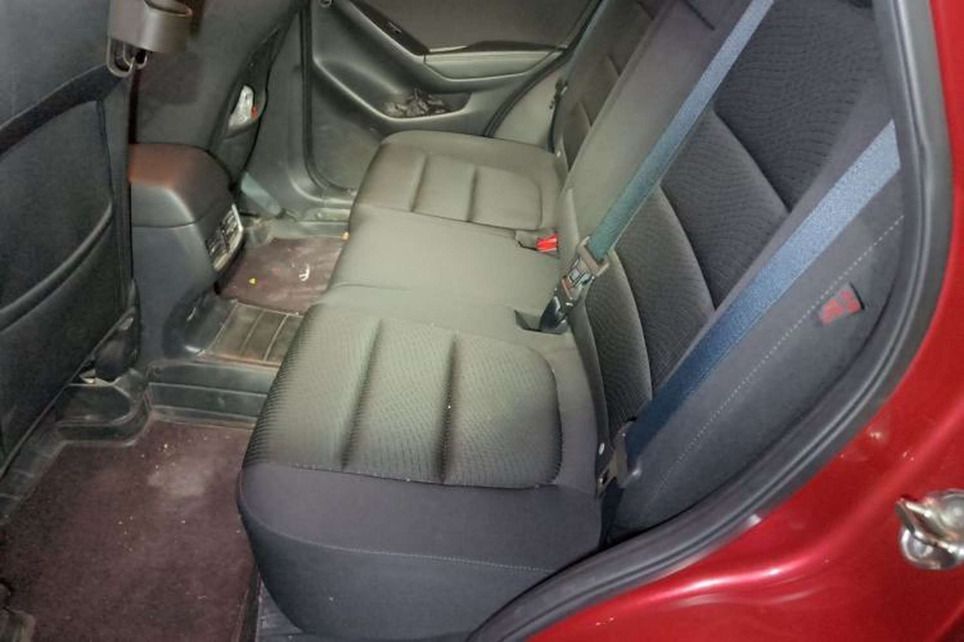 Used Mazda CX-5 2015 2.0L Automatic Two-Wheel Drive Urban Version Left Rear Seat