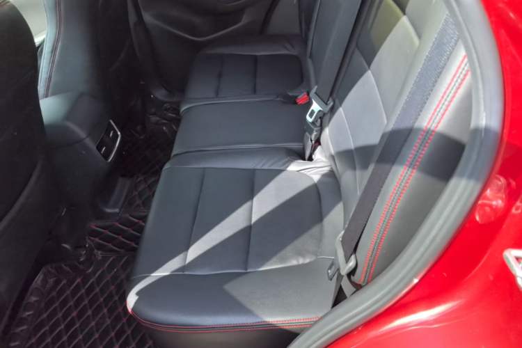 Used Mazda CX-5 2015 2.0L Automatic Two-Wheel Drive Urban Version Left Rear Seat