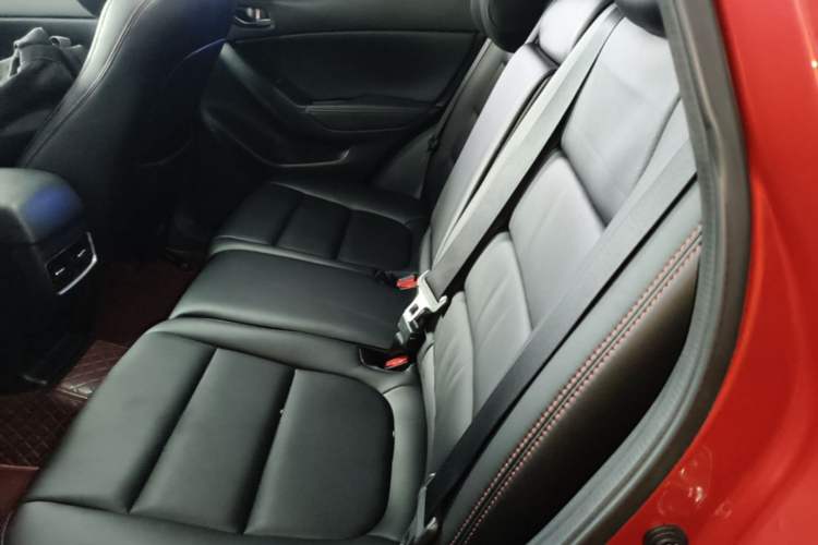 Used Mazda CX-5 2015 2.0L Automatic Two-Wheel Drive Urban Version Left Rear Seat