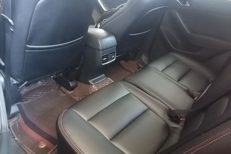 Used Mazda CX-5 2015 2.0L Automatic Two-Wheel Drive Urban Version Left Rear Seat