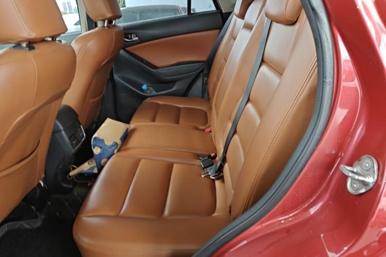 Used Mazda CX-5 2015 2.0L Automatic Two-Wheel Drive Urban Version Left Rear Seat