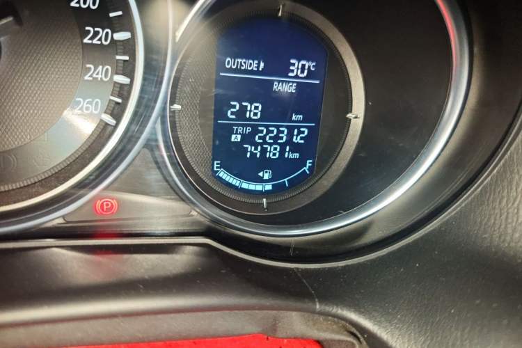 Used Mazda CX-5 2015 2.0L Automatic Two-Wheel Drive Urban Version Odometer Close Up