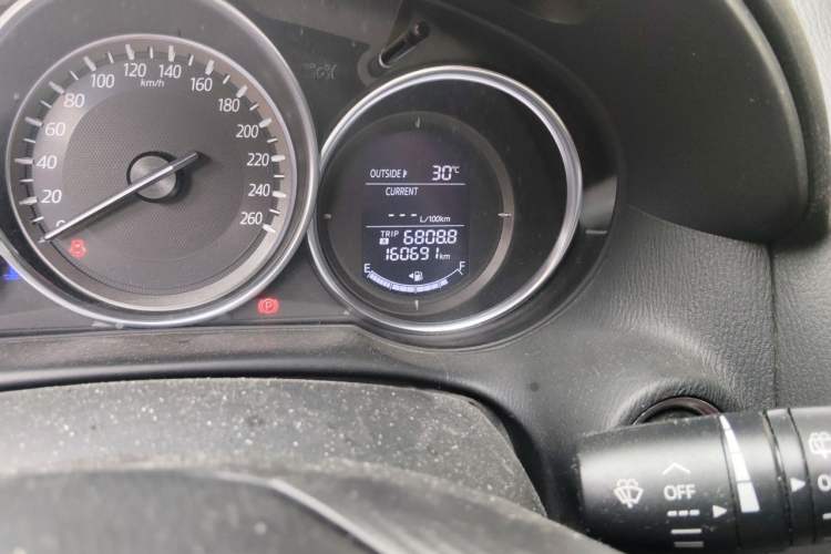 Used Mazda CX-5 2015 2.0L Automatic 4x4 Luxury Edition Odometer Close Up