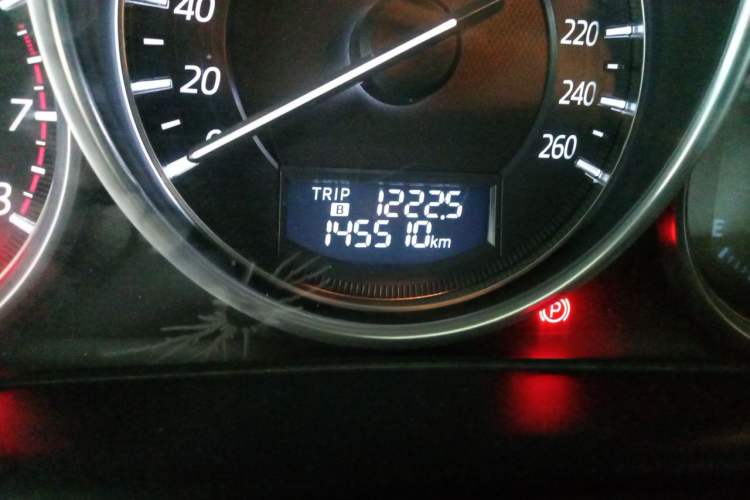Used Mazda CX-5 2015 2.5L Automatic 4x4 Flagship Model Odometer Close Up