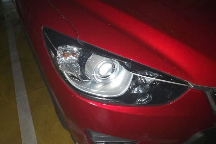 Used Mazda CX-5 2015 2.0L Automatic Two-Wheel Drive Urban Version Right Front Headlight