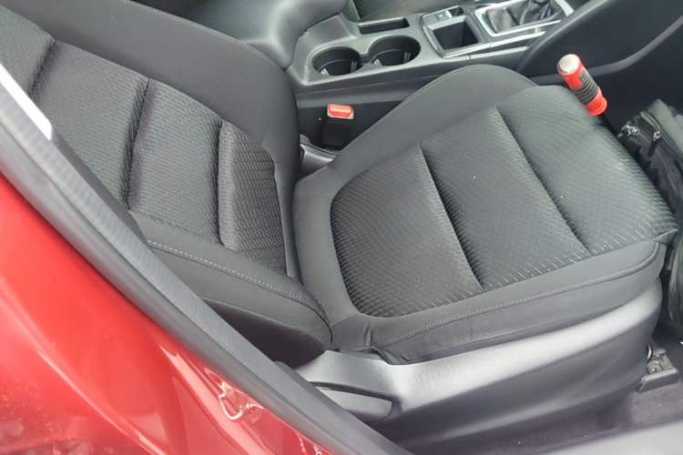 Used Mazda CX-5 2015 2.0L Automatic Two-Wheel Drive Urban Version Right Front Seat