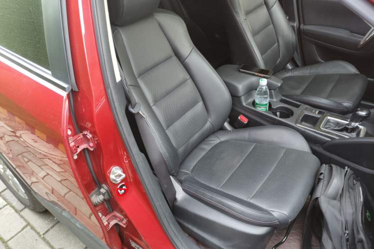 Used Mazda CX-5 2015 2.0L Automatic 4x4 Luxury Edition Right Front Seat