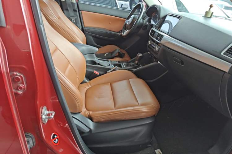 Used Mazda CX-5 2015 2.0L Automatic Two-Wheel Drive Urban Version Right Front Seat
