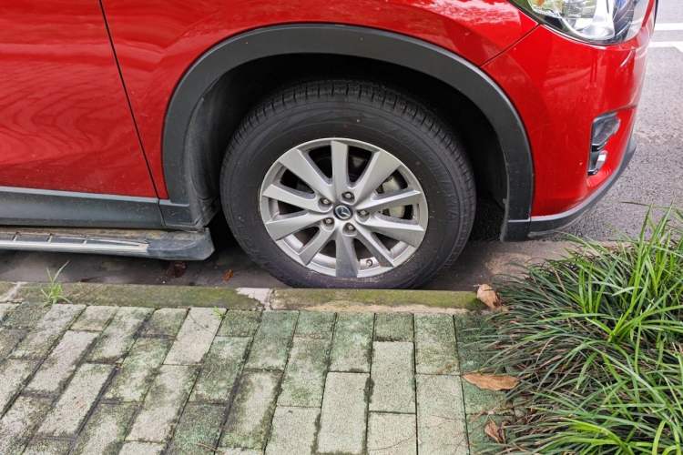 Used Mazda CX-5 2015 2.0L Automatic Two-Wheel Drive Urban Version Right Front Wheel Hub