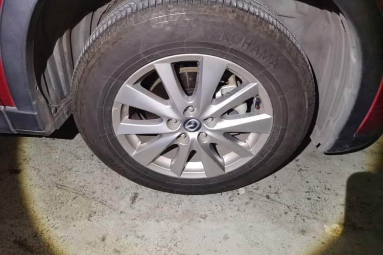 Used Mazda CX-5 2015 2.0L Automatic Two-Wheel Drive Urban Version Right Front Wheel Hub