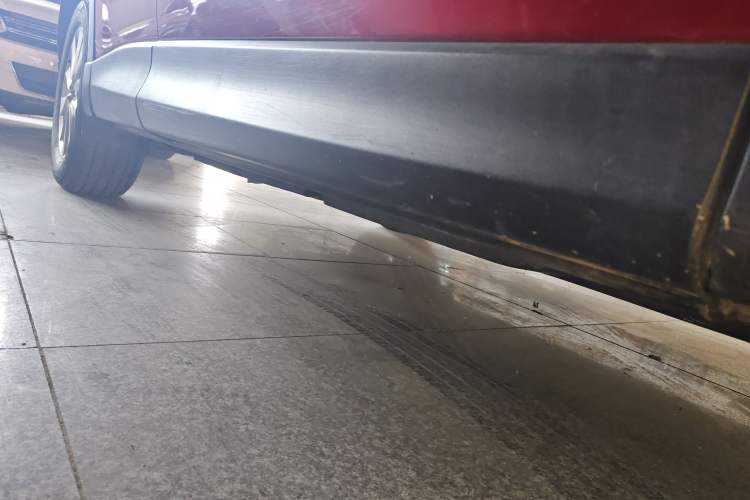 Used Mazda CX-5 2015 2.0L Automatic Two-Wheel Drive Urban Version Right Side Sill