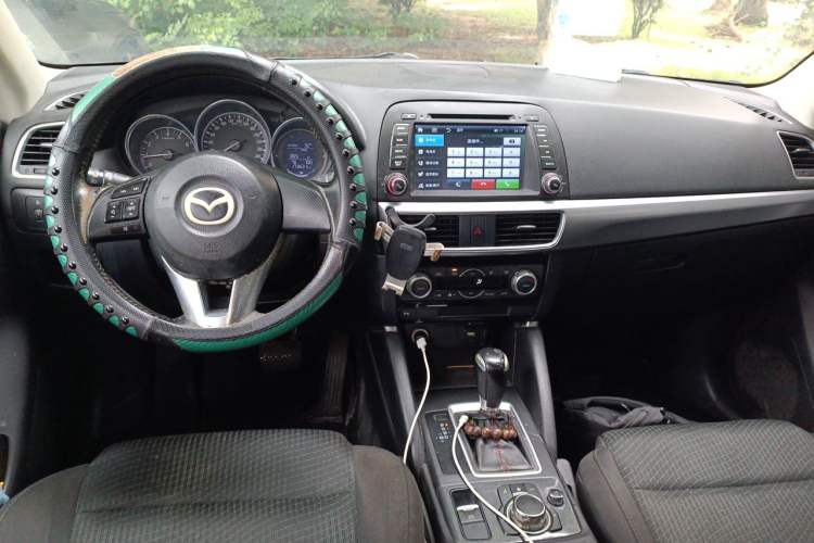 Used Mazda CX-5 2015 2.0L Automatic Two-Wheel Drive Urban Version Center Console