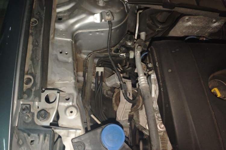 Used Mazda CX-5 2015 2.0L Automatic Two-Wheel Drive Urban Version Engine Bay Right