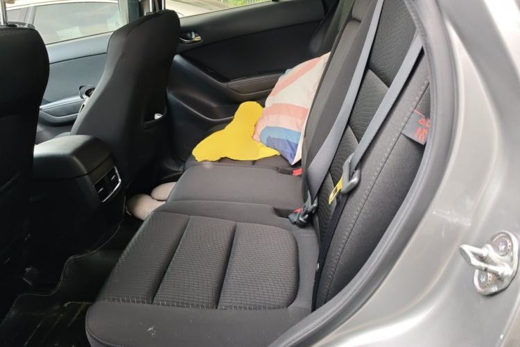 Used Mazda CX-5 2015 2.0L Automatic Two-Wheel Drive Urban Version Left Rear Seat