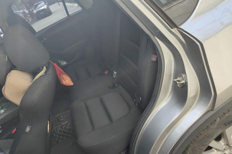 Used Mazda CX-5 2015 2.0L Automatic Two-Wheel Drive Urban Version Left Rear Seat