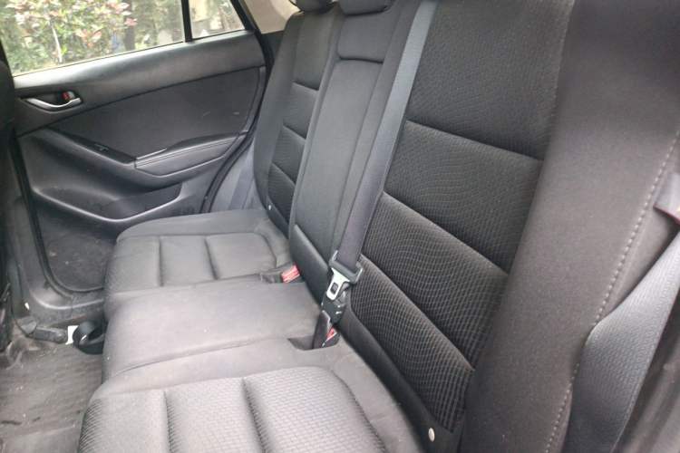 Used Mazda CX-5 2015 2.0L Automatic Two-Wheel Drive Urban Version Left Rear Seat