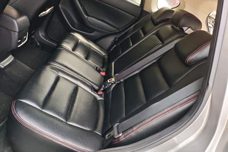 Used Mazda CX-5 2015 2.0L Automatic Two-Wheel Drive Urban Version Left Rear Seat