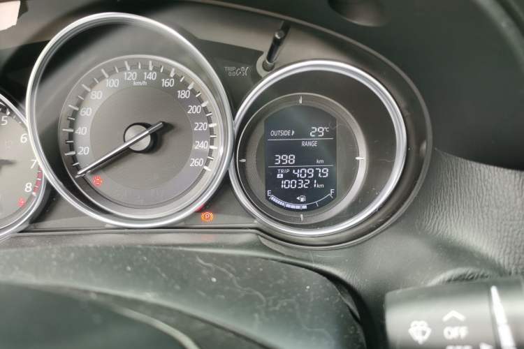 Used Mazda CX-5 2015 2.0L Automatic 4x4 Luxury Edition Odometer Close Up