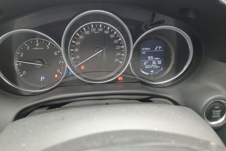 Used Mazda CX-5 2015 2.0L Automatic 4x4 Luxury Edition Odometer Close Up