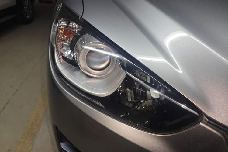Used Mazda CX-5 2015 2.0L Automatic Two-Wheel Drive Urban Version Right Front Headlight