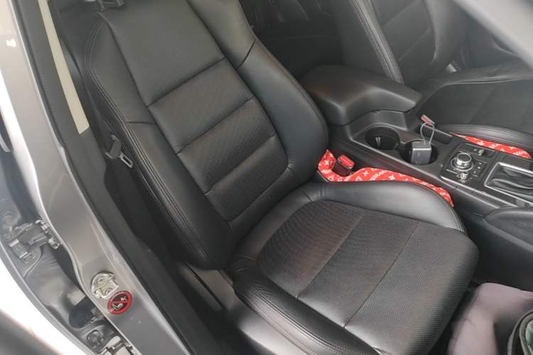 Used Mazda CX-5 2015 2.0L Automatic 4x4 Luxury Edition Right Front Seat