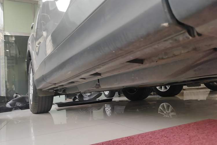 Used Mazda CX-5 2015 2.0L Automatic 4x4 Luxury Edition Right Side Sill