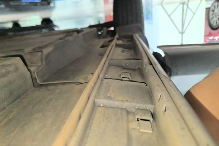 Used Mazda CX-5 2015 2.5L Automatic 4x4 Prestige Edition Right Side Sill