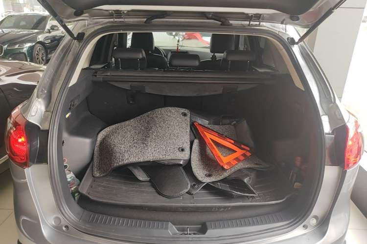 Used Mazda CX-5 2015 2.0L Automatic 4x4 Luxury Edition Trunk